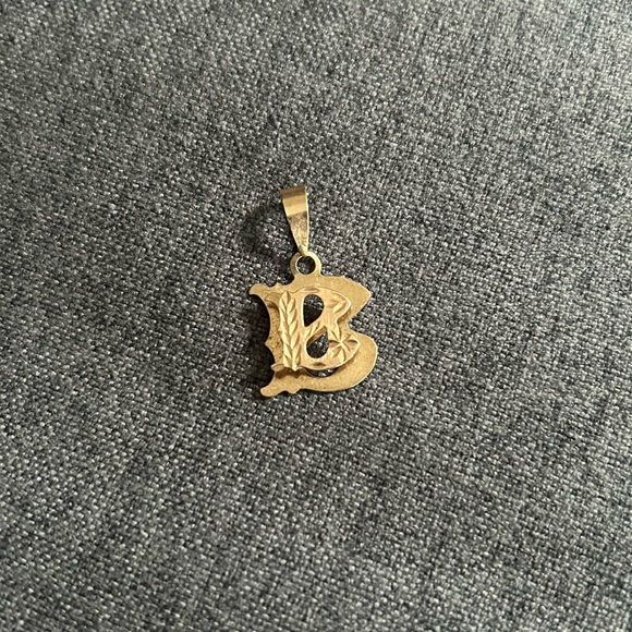 Jewelry - Vintage stamped 14k gold “B” charm.
